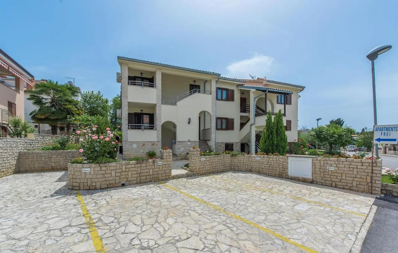 Apartmani Lorena 波雷奇 公寓
