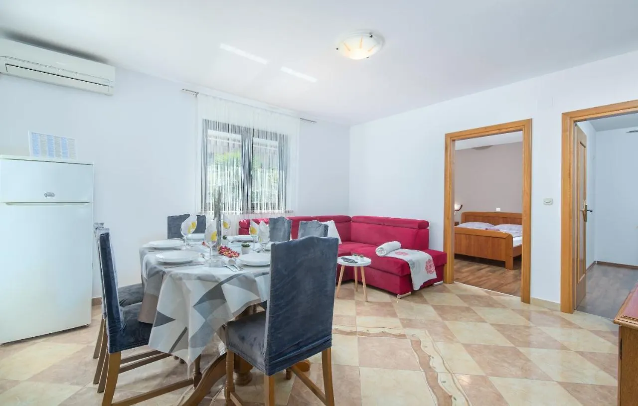 Apartmani Lorena 波雷奇