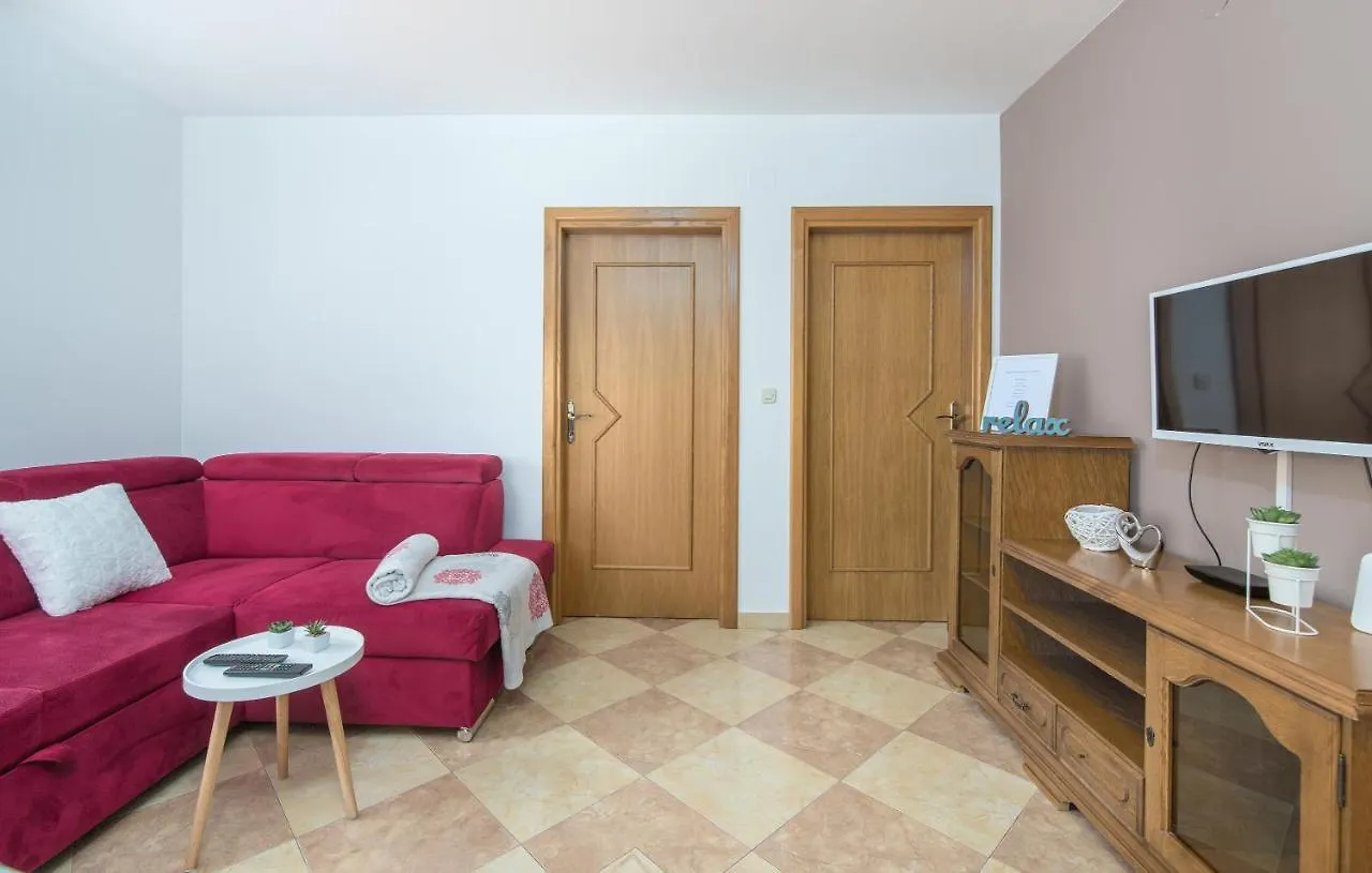Apartmani Lorena 波雷奇