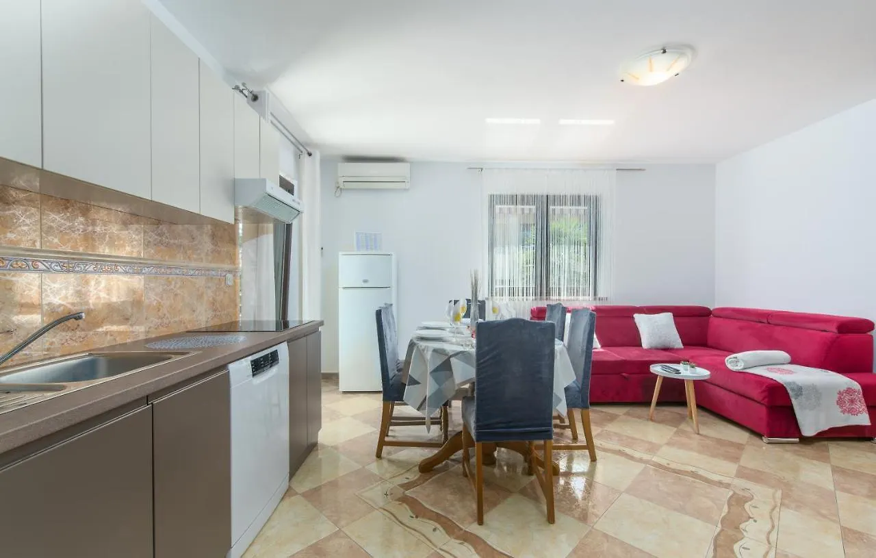 Apartmani Lorena 波雷奇