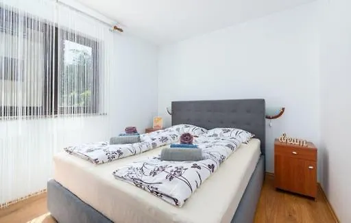 公寓 Apartmani Lorena 波雷奇