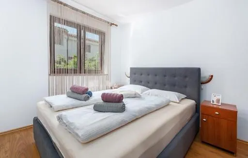 公寓 Apartmani Lorena 波雷奇