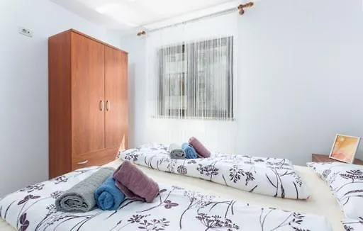 Apartmani Lorena 波雷奇